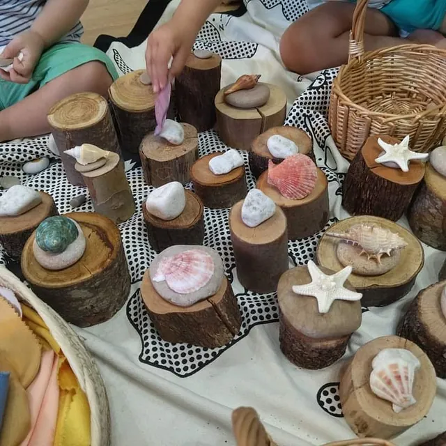 La Casa del Colibrí figuras de mar sobre madera